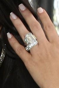 A aliança e o anel de noivado de Kim Kardashian