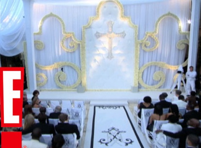 decoração do altar do casamento de Kim Kardashian